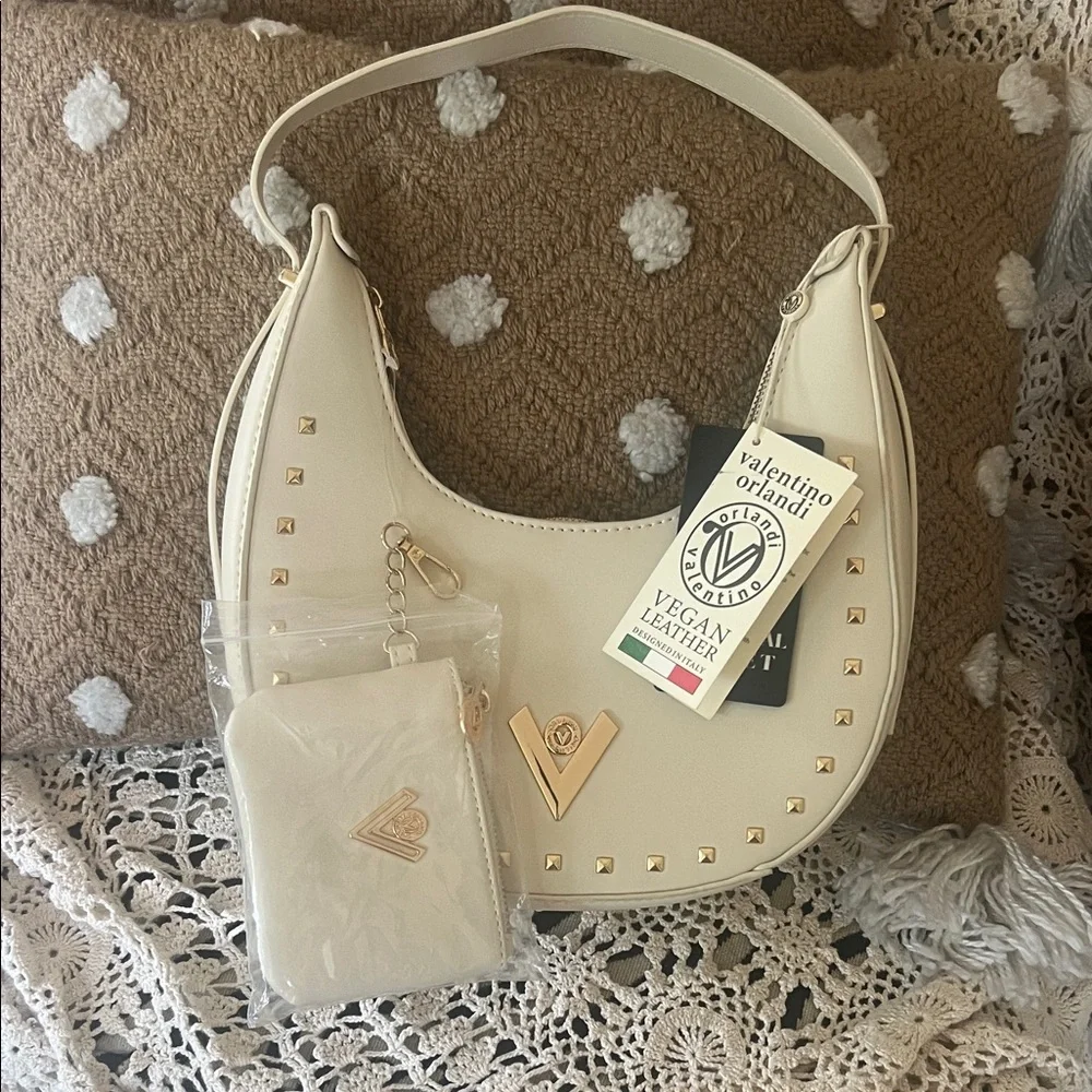 NEW WITH TAGS Valentino Orlandi Cream Shoulder Bag with Gold Accents - Picture 2 of 16